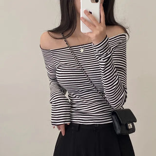 Off-shoulder striped slim T-shirt