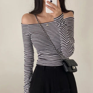 Off-shoulder striped slim T-shirt