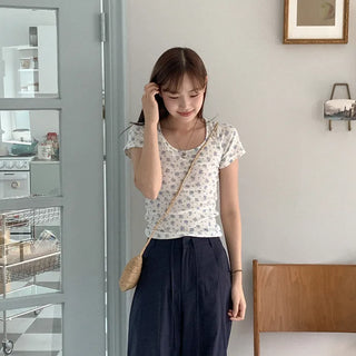 Ribbed Flower U-Neck T-Shirt