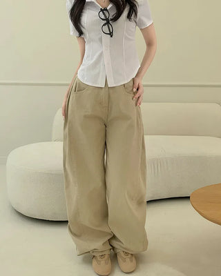 Wide-leg pants with side pleats