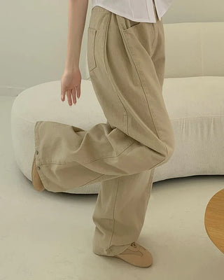 Wide-leg pants with side pleats