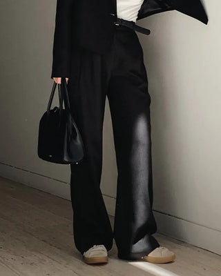 Leg-lengthening pintuck wide slacks