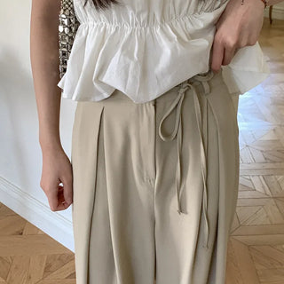 Banding pleated wide slacks with ribbon
