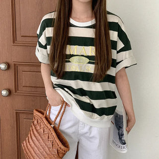 Border stitch short-sleeved T-shirt