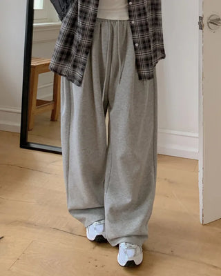 Pleated wide training pants