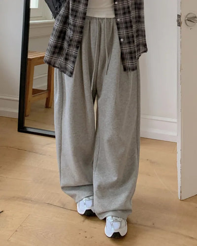 Pleated wide training pants