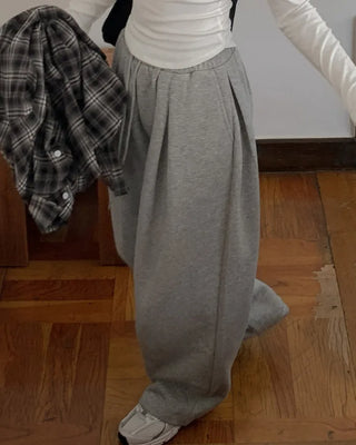Pleated wide training pants