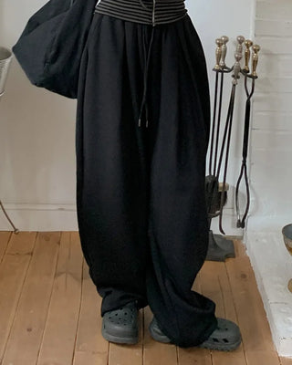 Pleated wide training pants