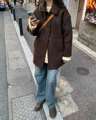 A half coat that can be worn even in the middle of winter.