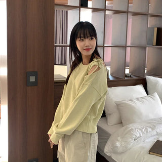 Shoulder slit ribbon knit