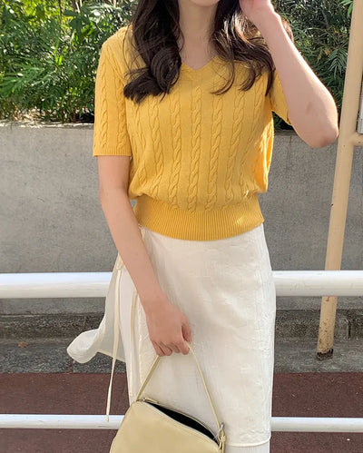 Twist V-neck short-sleeved knit
