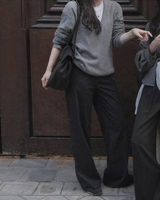 Deep V-neck knit