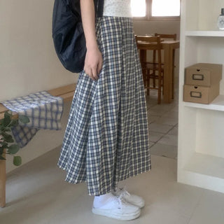 Pleated checkered long skirt