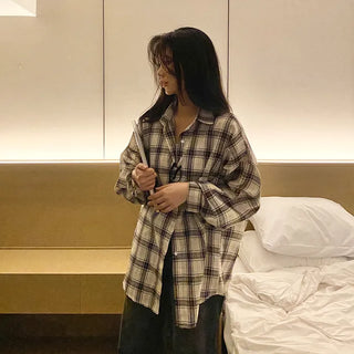 Long-sleeved oversized vintage shirt