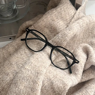Basic thick-framed glasses