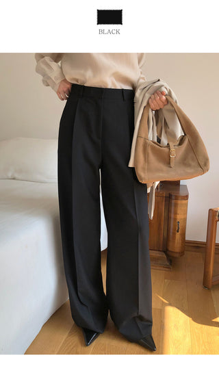 Wide-leg slacks with one pleat