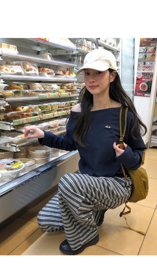 One-shoulder oversized sweatshirt