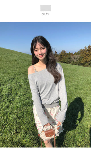 One-shoulder oversized sweatshirt