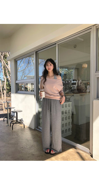 One-shoulder oversized sweatshirt