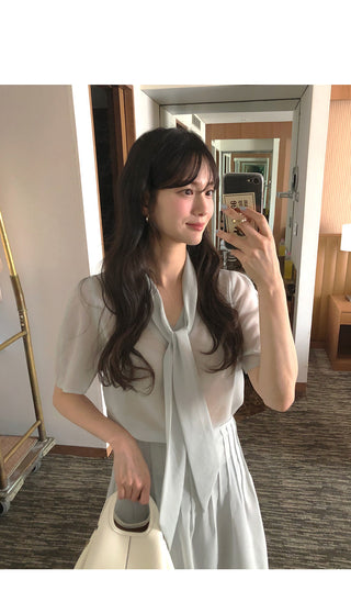 [2 colors] Tie blouse