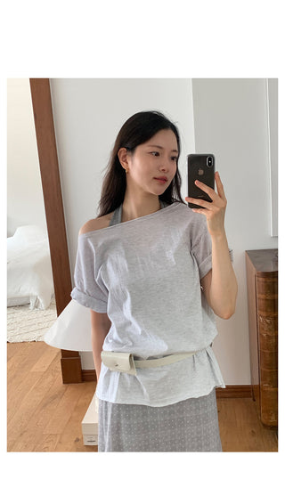 One-shoulder boat neck T-shirt