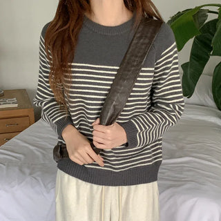 Round neck striped knit