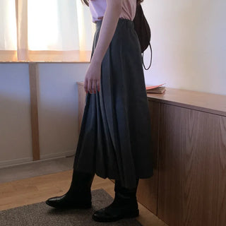 Pleated long skirt