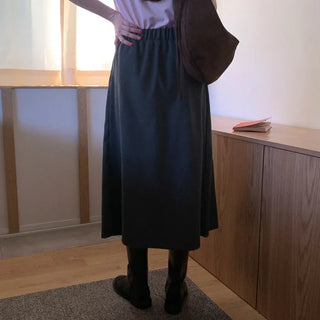 Pleated long skirt