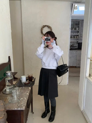 Cropped V-neck loose-fit sweatshirt (4c)