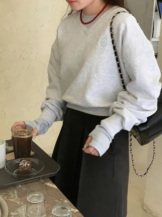 Cropped V-neck loose-fit sweatshirt (4c)