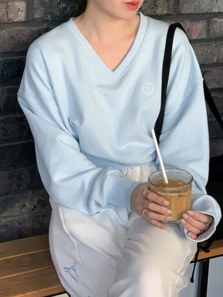 Cropped V-neck loose-fit sweatshirt (4c)