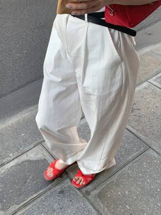Semi-wide pleated chino pants