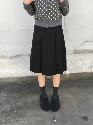 Belted pleated skirt
