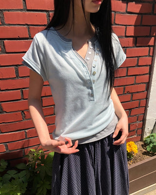 Button V-neck knit