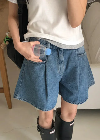 Pleated denim shorts
