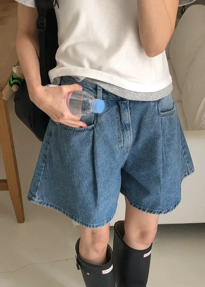 Pleated denim shorts