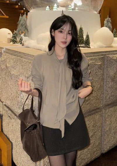 Stand-collar tie blouse