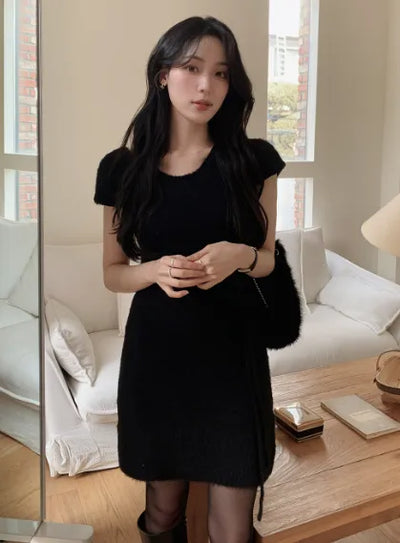 Slim-fit knit dress