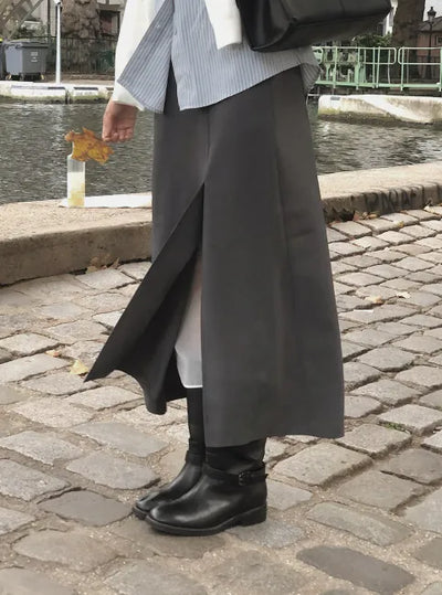 Slit-line long skirt