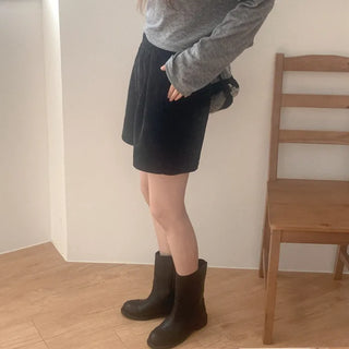 Velour elastic waist shorts