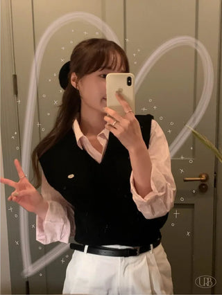 Loose-fit wool V-neck knit vest