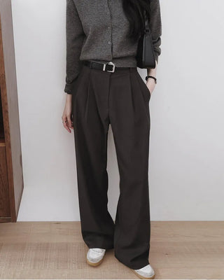 Leg-lengthening pintuck wide slacks