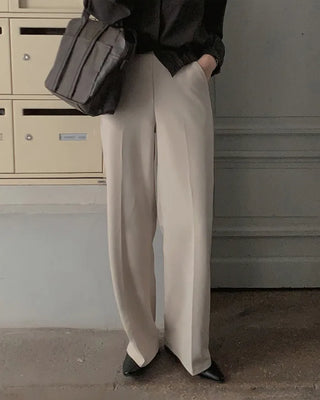 Stress-free! Comfortable wide-leg fleece-lined slacks that feel like training wear.