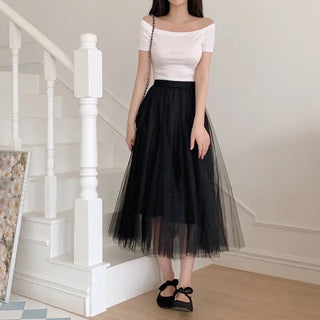 Off-shoulder semi-cropped black short-sleeved T-shirt