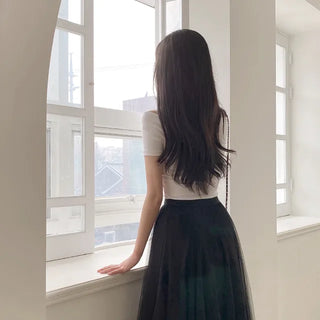 Off-shoulder semi-cropped black short-sleeved T-shirt
