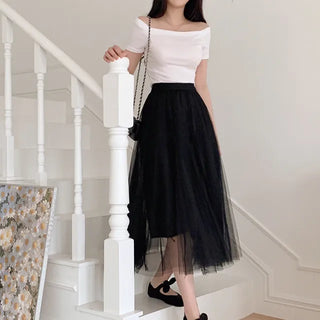 Off-shoulder semi-cropped black short-sleeved T-shirt