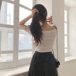 Off-shoulder semi-cropped black short-sleeved T-shirt
