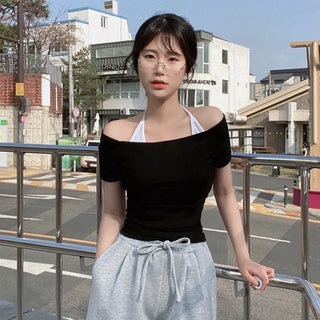 Off-shoulder semi-cropped black short-sleeved T-shirt