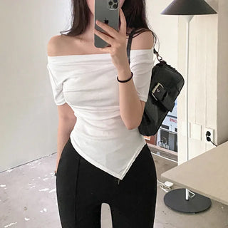 Short-sleeved off-shoulder cropped asymmetrical T-shirt