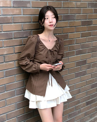 Long-sleeved blouse with ribbon pleats and puff sleeves